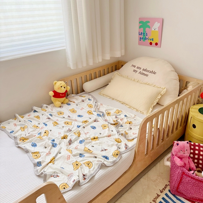 91家纺网 家纺一手货源 找家纺 星期八 2025新款婴儿裸睡级冰丝毯迪斯尼凉感毯 小熊维尼