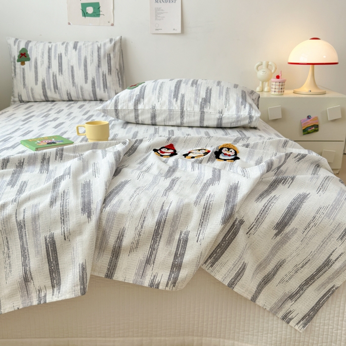 91家纺网 家纺一手货源 找家纺 如意朵 2025全棉老粗布刺绣床单系列 小企鹅