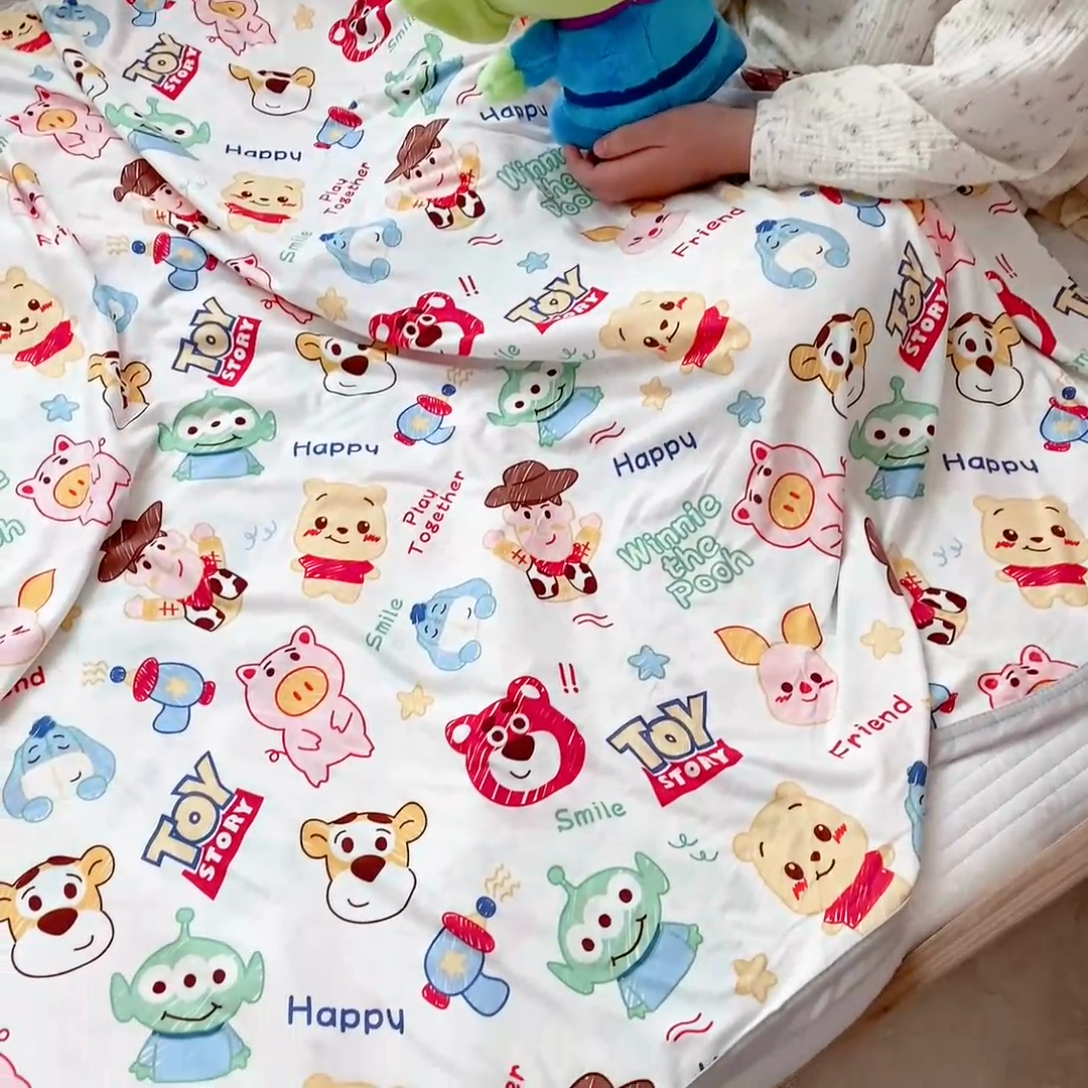 91家纺网 家纺一手货源 找家纺 星期八 2025新款婴儿裸睡级冰丝毯迪斯尼凉感毯 总动员