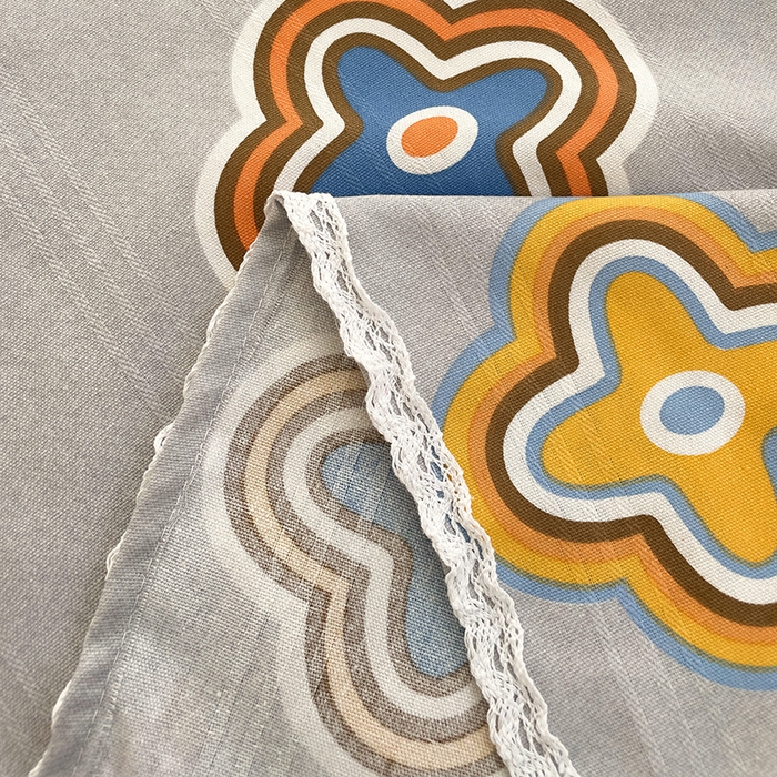 91家纺网 家纺一手货源 找家纺 宜家坊 2025新款春夏原棉鱼骨棉老粗布花边印花床单软凉席三件套 四叶草-灰