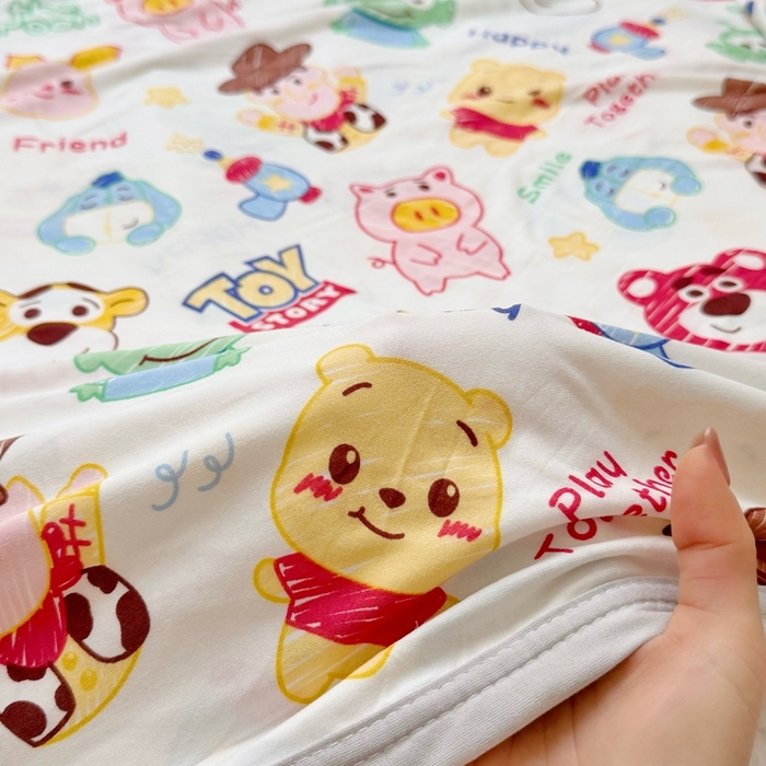 91家纺网 家纺一手货源 找家纺 星期八 2025新款婴儿裸睡级冰丝毯迪斯尼凉感毯 总动员