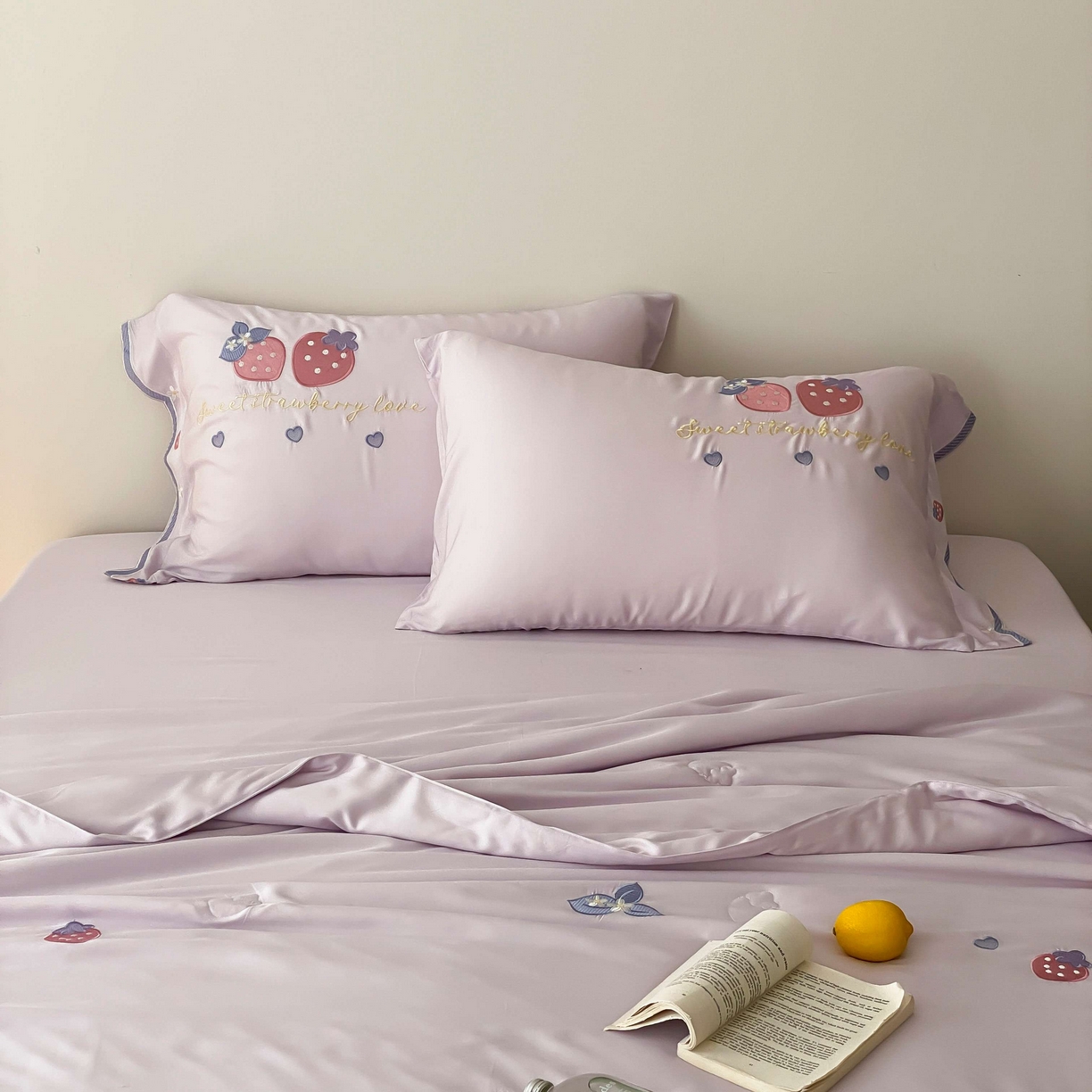 91家纺网 家纺一手货源 找家纺 （总）曼布缇 2025新款A类100S兰精天丝夏被款-草莓物语