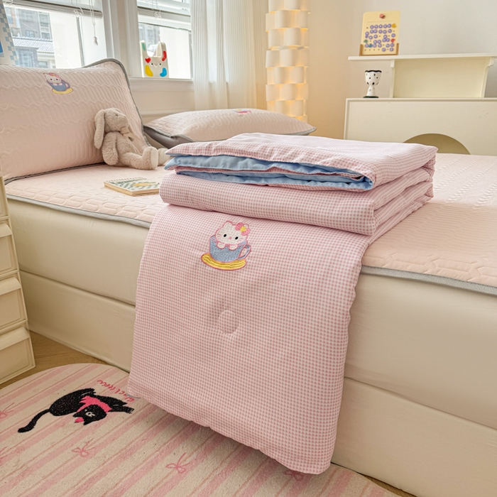 91家纺网 家纺一手货源 找家纺 慕尚家纺 2025刺绣款乳胶凉席水洗棉夏被三件套四件套 茶杯喵