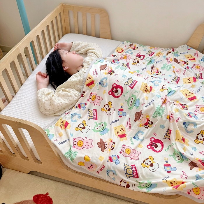 91家纺网 家纺一手货源 找家纺 星期八 2025新款婴儿裸睡级冰丝毯迪斯尼凉感毯 总动员