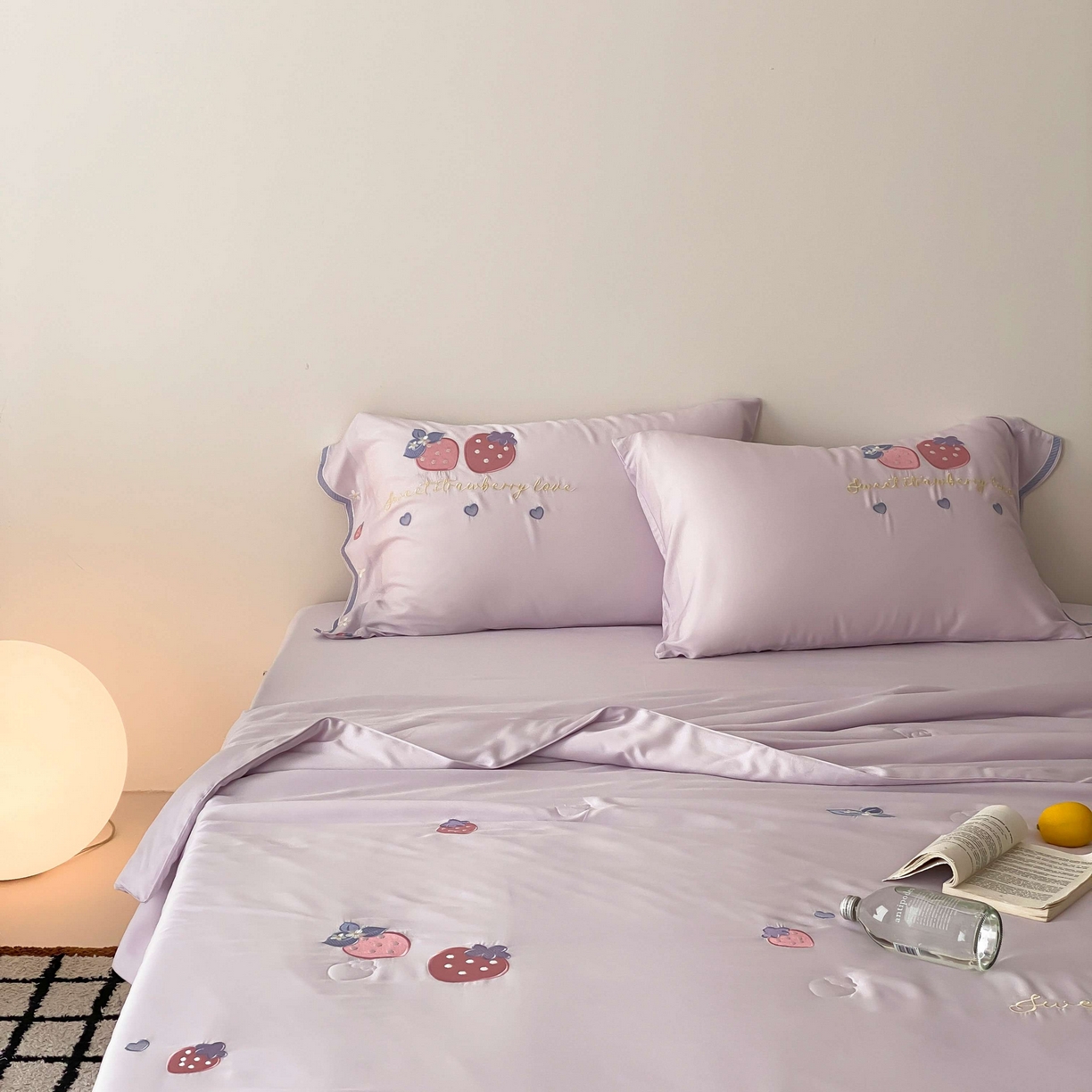 91家纺网 家纺一手货源 找家纺 曼布缇 2025新款A类100S兰精天丝夏被款-草莓物语 草莓物语-丁香小溪