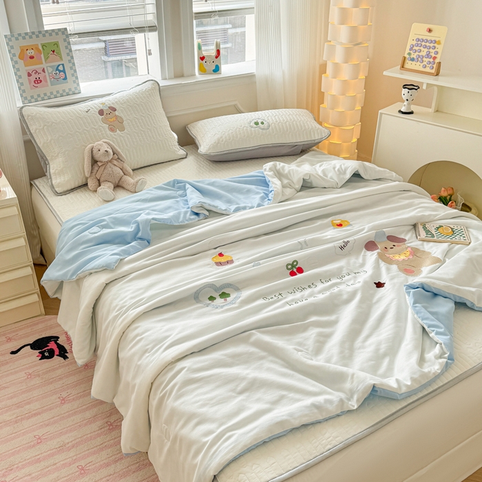 91家纺网 家纺一手货源 找家纺 慕尚家纺 2025刺绣款乳胶凉席水洗棉夏被三件套四件套 小贝贝