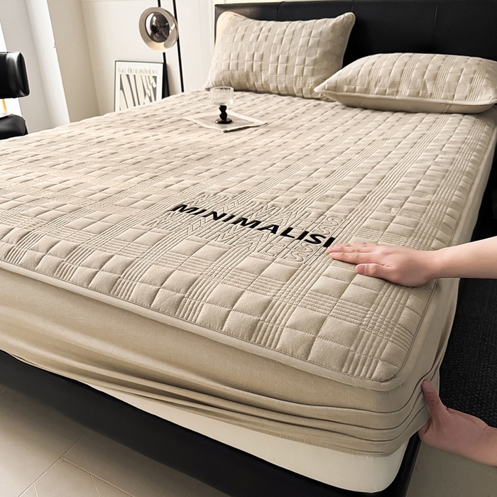 91家纺网 家纺一手货源 找家纺 3C 2025新款全棉水洗棉刺绣夹棉床笠 漫生活 卡其