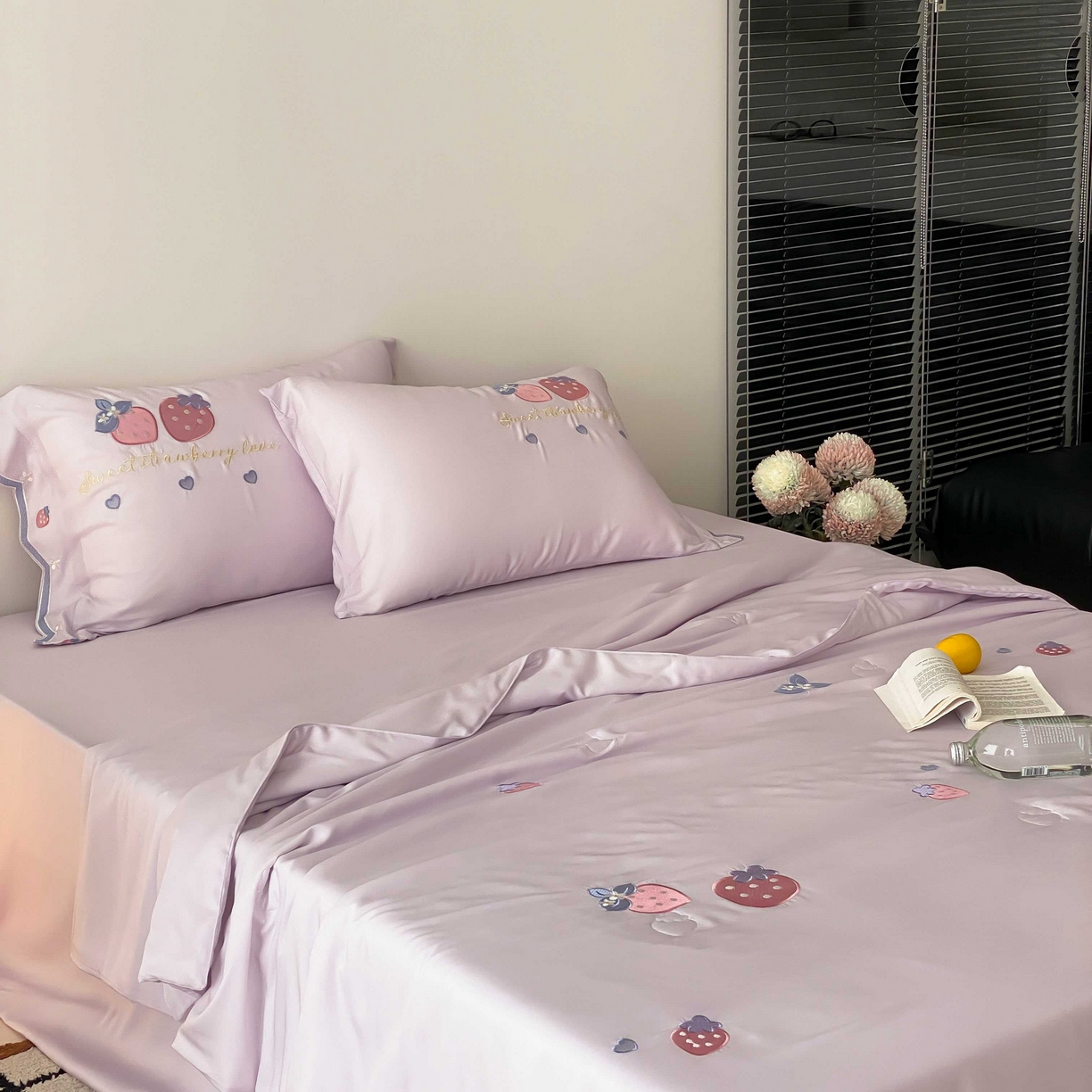 91家纺网 家纺一手货源 找家纺 曼布缇 2025新款A类100S兰精天丝夏被款-草莓物语 草莓物语-丁香小溪