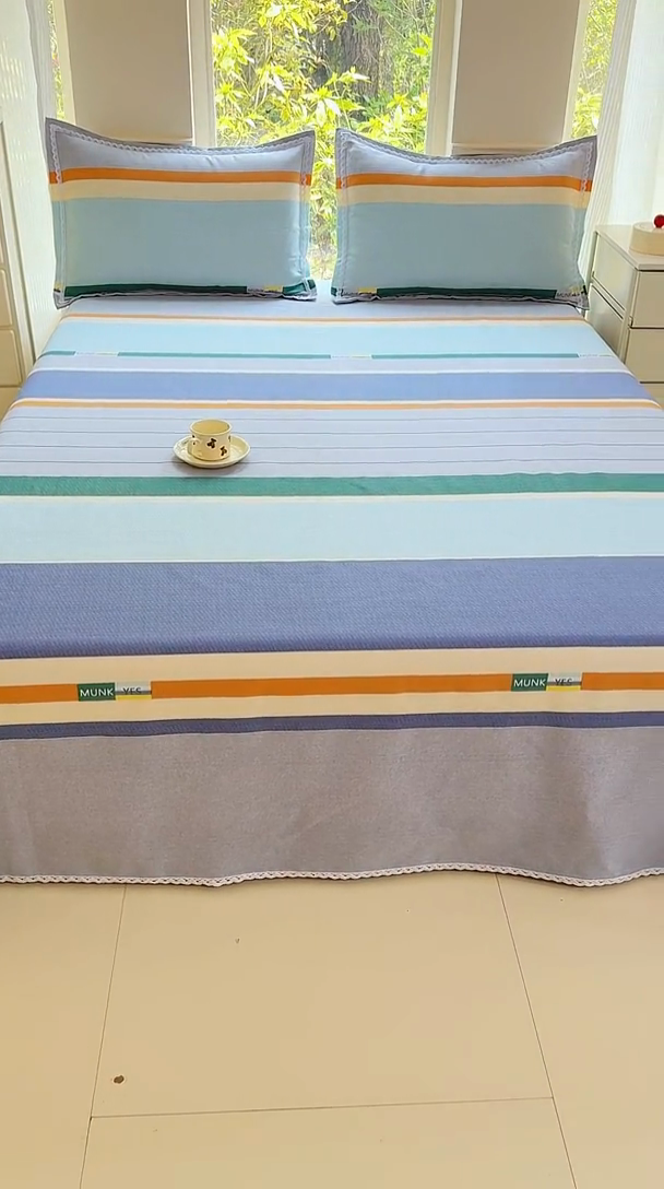 91家纺网 家纺一手货源 找家纺 宜家坊 2025新款春夏原棉鱼骨棉老粗布花边印花床单软凉席三件套 简彩条纹