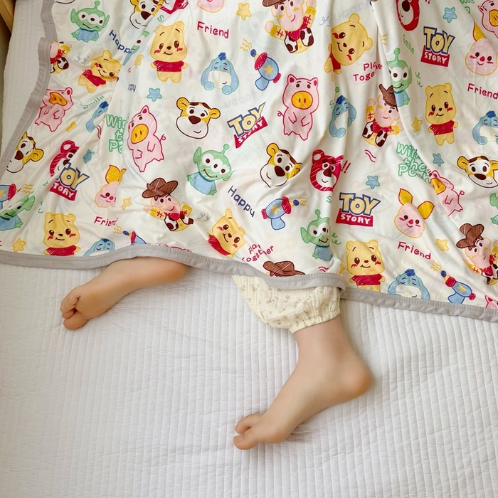 91家纺网 家纺一手货源 找家纺 星期八 2025新款婴儿裸睡级冰丝毯迪斯尼凉感毯 总动员