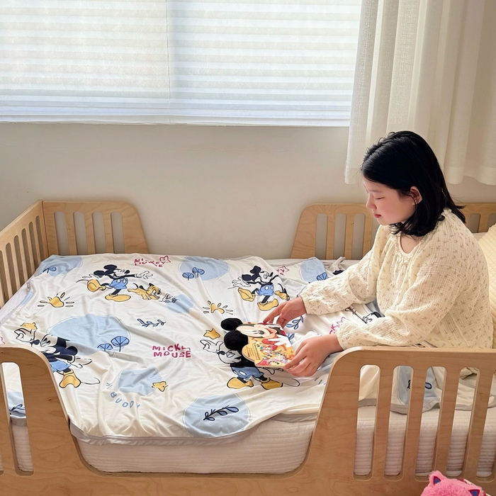 91家纺网 家纺一手货源 找家纺 星期八 2025新款婴儿裸睡级冰丝毯迪斯尼凉感毯 米奇