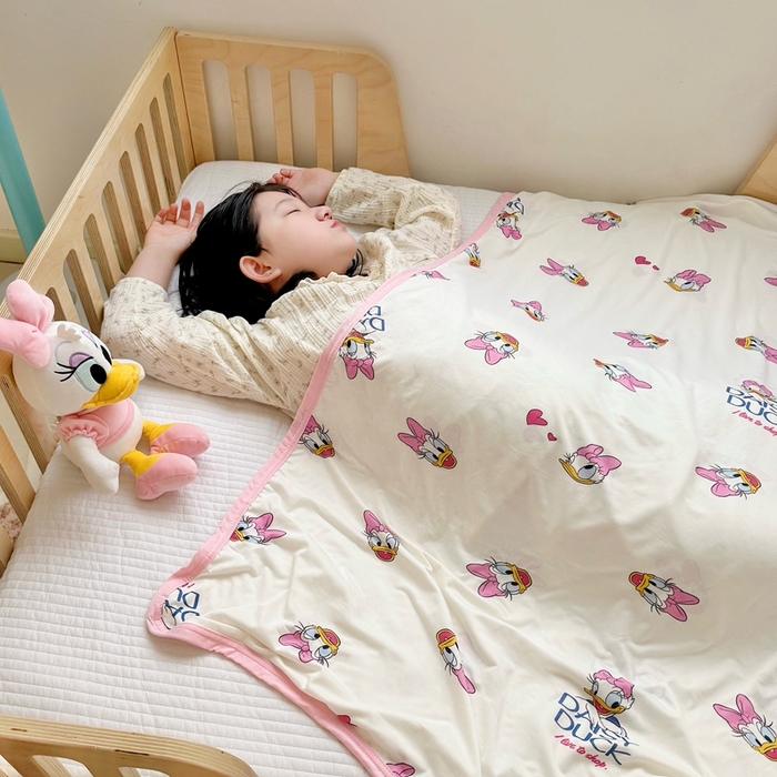 91家纺网 家纺一手货源 找家纺 星期八 2025新款婴儿裸睡级冰丝毯迪斯尼凉感毯 黛丝