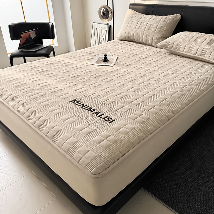 91家纺网 家纺一手货源 找家纺 3C 2025新款全棉水洗棉刺绣夹棉床笠 漫生活 卡其