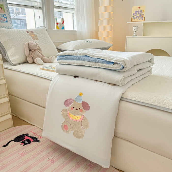 91家纺网 家纺一手货源 找家纺 慕尚家纺 2025刺绣款乳胶凉席水洗棉夏被三件套四件套 小贝贝