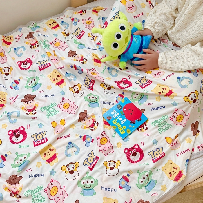 91家纺网 家纺一手货源 找家纺 星期八 2025新款婴儿裸睡级冰丝毯迪斯尼凉感毯 总动员