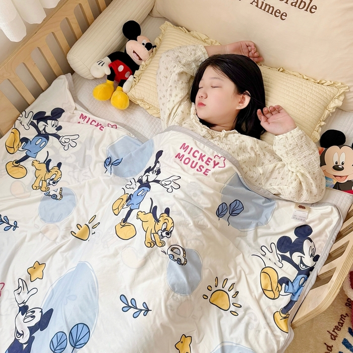 91家纺网 家纺一手货源 找家纺 星期八 2025新款婴儿裸睡级冰丝毯迪斯尼凉感毯 米奇