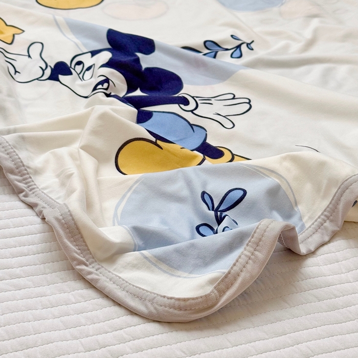 91家纺网 家纺一手货源 找家纺 星期八 2025新款婴儿裸睡级冰丝毯迪斯尼凉感毯 米奇