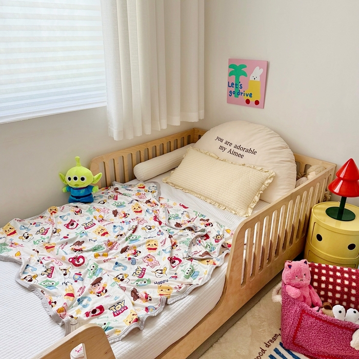 91家纺网 家纺一手货源 找家纺 星期八 2025新款婴儿裸睡级冰丝毯迪斯尼凉感毯 总动员