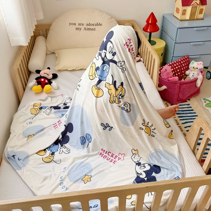 91家纺网 家纺一手货源 找家纺 星期八 2025新款婴儿裸睡级冰丝毯迪斯尼凉感毯 米奇