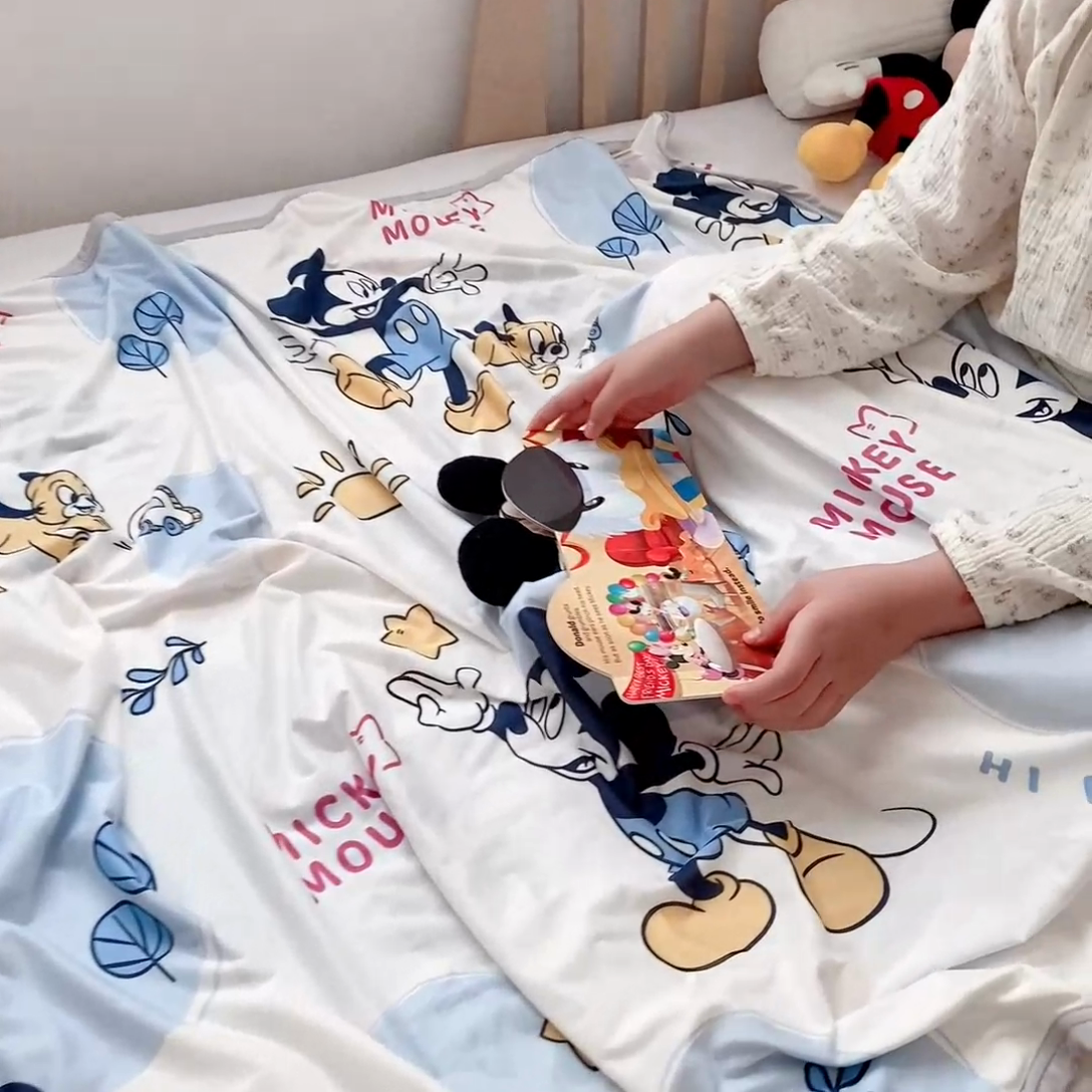 91家纺网 家纺一手货源 找家纺 星期八 2025新款婴儿裸睡级冰丝毯迪斯尼凉感毯 米奇