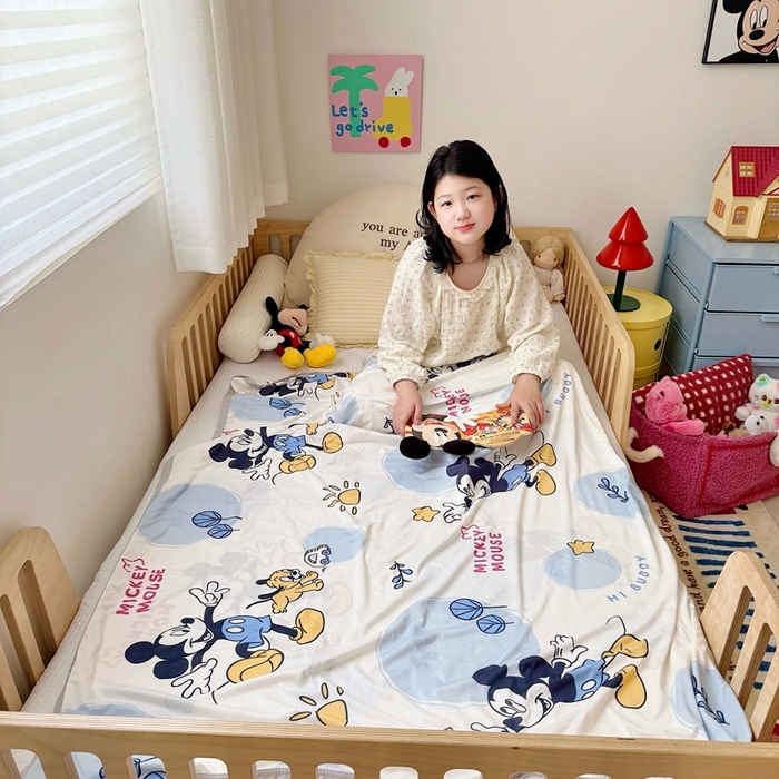 91家纺网 家纺一手货源 找家纺 星期八 2025新款婴儿裸睡级冰丝毯迪斯尼凉感毯 米奇