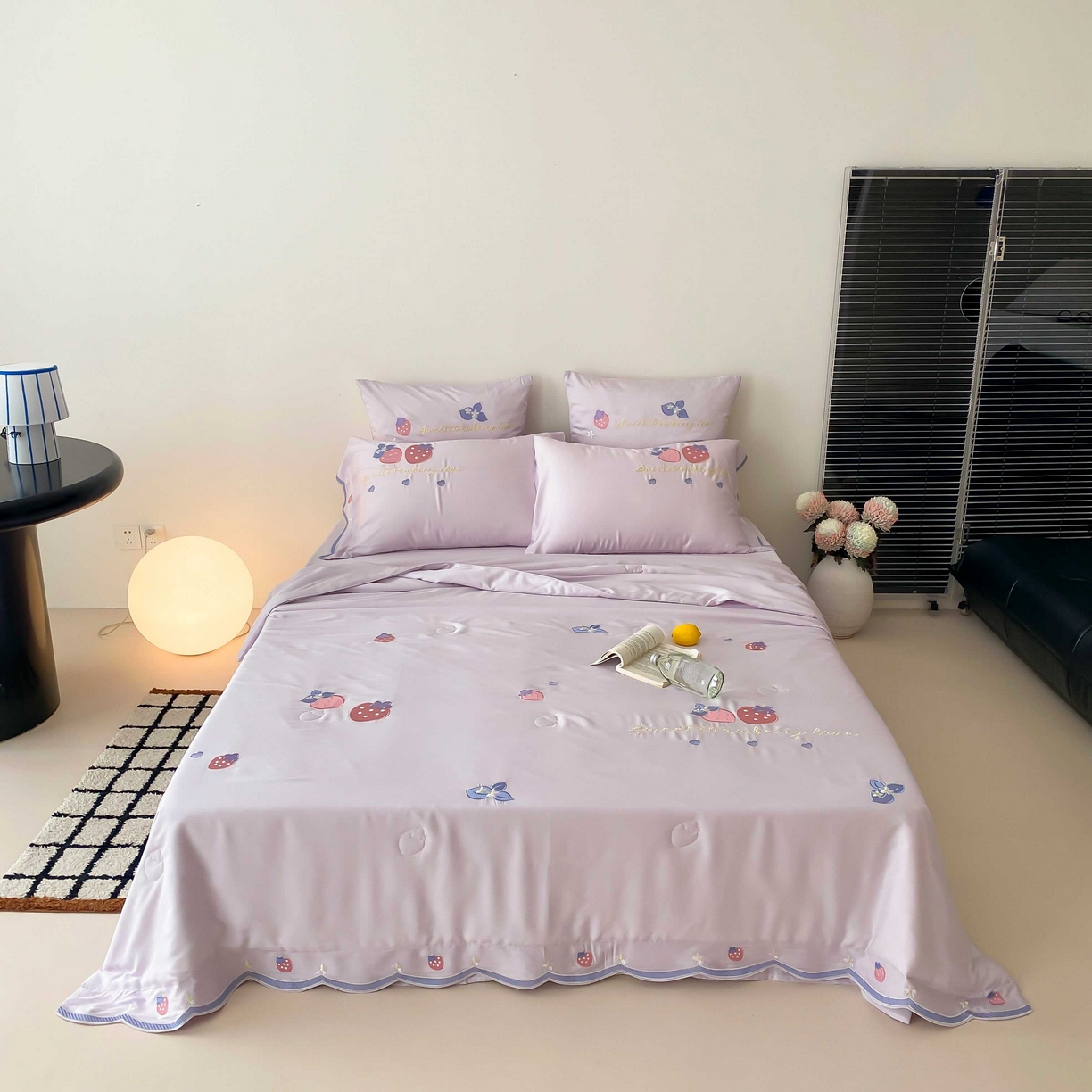 91家纺网 家纺一手货源 找家纺 曼布缇 2025新款A类100S兰精天丝夏被款-草莓物语 草莓物语-丁香小溪