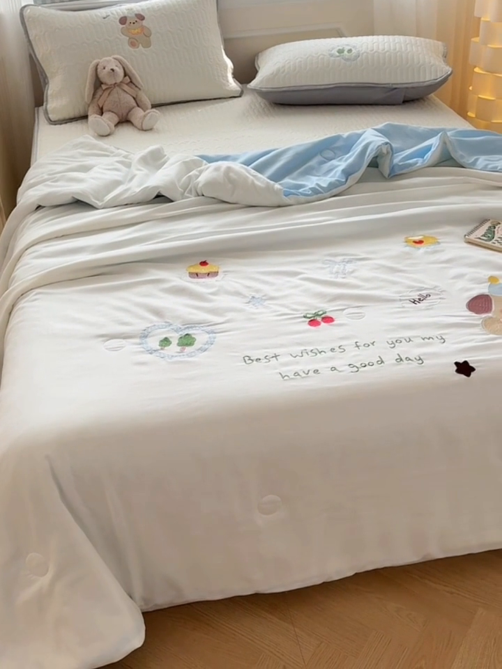 91家纺网 家纺一手货源 找家纺 慕尚家纺 2025刺绣款乳胶凉席水洗棉夏被三件套四件套 小贝贝