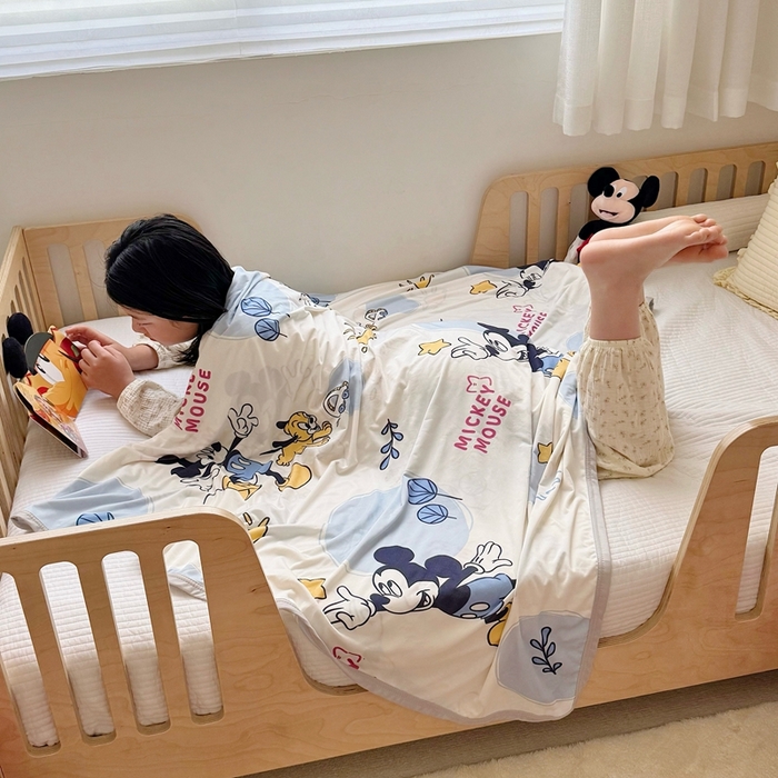 91家纺网 家纺一手货源 找家纺 星期八 2025新款婴儿裸睡级冰丝毯迪斯尼凉感毯 米奇