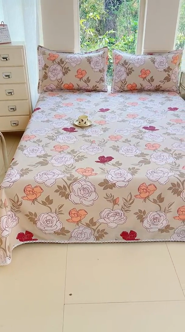 91家纺网 家纺一手货源 找家纺 宜家坊 2025新款春夏原棉鱼骨棉老粗布花边印花床单软凉席三件套 玫瑰