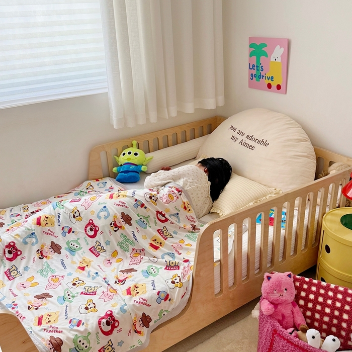 91家纺网 家纺一手货源 找家纺 星期八 2025新款婴儿裸睡级冰丝毯迪斯尼凉感毯 总动员