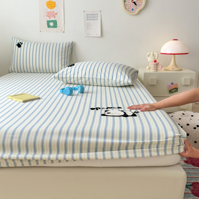 91家纺网 家纺一手货源 找家纺 如意朵 2025全棉老粗布刺绣床笠系列 小熊喵