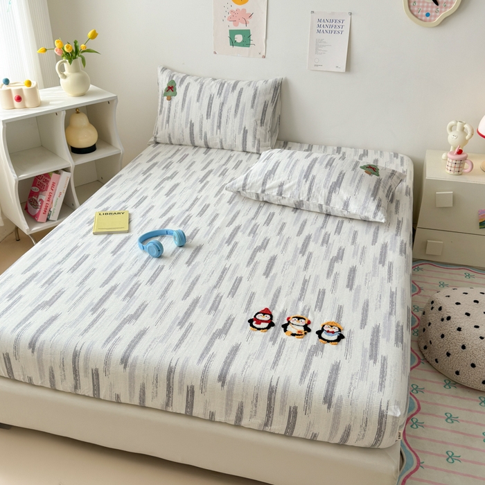 91家纺网 家纺一手货源 找家纺 如意朵 2025全棉老粗布刺绣床笠系列 小企鹅