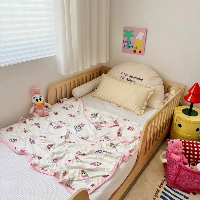 91家纺网 家纺一手货源 找家纺 星期八 2025新款婴儿裸睡级冰丝毯迪斯尼凉感毯 黛丝