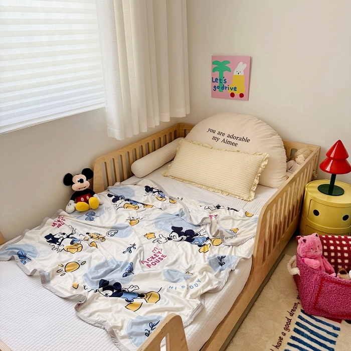 91家纺网 家纺一手货源 找家纺 星期八 2025新款婴儿裸睡级冰丝毯迪斯尼凉感毯 米奇