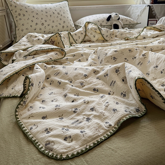 91家纺网 家纺一手货源 找家纺 星巴k家纺 2025新款春夏云感双层纱A类母婴级三角针夏被贝壳边夏凉被贝壳绣【可提供买家秀】 贝壳绣-风铃小熊