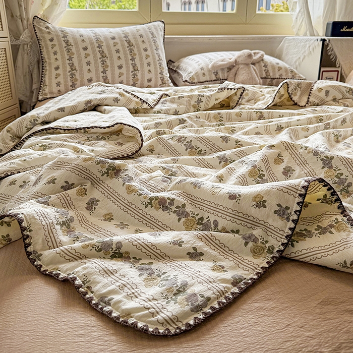 91家纺网 家纺一手货源 找家纺 星巴k家纺 2025新款春夏云感双层纱A类母婴级三角针夏被贝壳边夏凉被贝壳绣【可提供买家秀】 贝壳绣-玫瑰哒