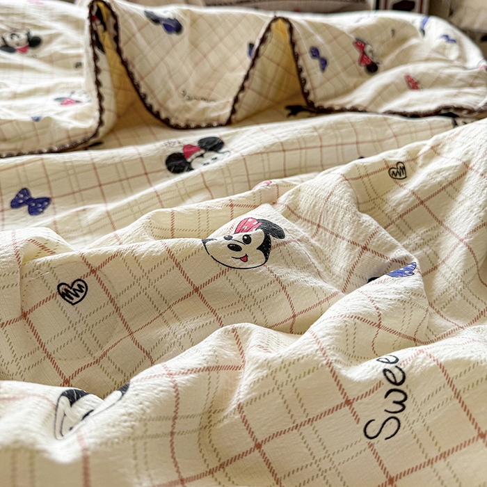 91家纺网 家纺一手货源 找家纺 星巴k家纺 2025新款春夏云感双层纱A类母婴级三角针夏被贝壳边夏凉被贝壳绣【可提供买家秀】 贝壳绣-格子米奇