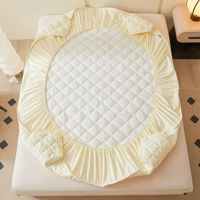 91家纺网 家纺一手货源 找家纺 怡源梦 2025新款蝶恋系列亲肤棉夹棉床笠 米黄