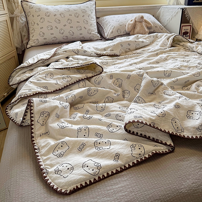 91家纺网 家纺一手货源 找家纺 星巴k家纺 2025新款春夏云感双层纱A类母婴级三角针夏被贝壳边夏凉被贝壳绣【可提供买家秀】 贝壳绣-猫咪恋人