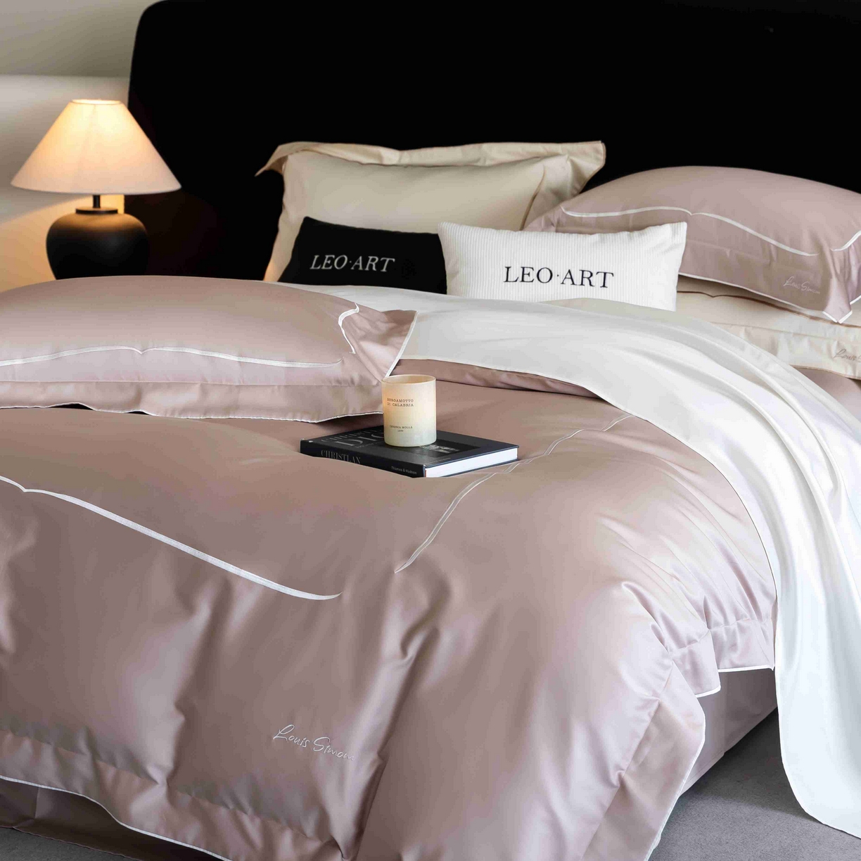 91家纺网 家纺一手货源 找家纺 涞澳家纺 2025新款80S全棉贡缎小蛮腰四件套-浅依 浅依-粉灰