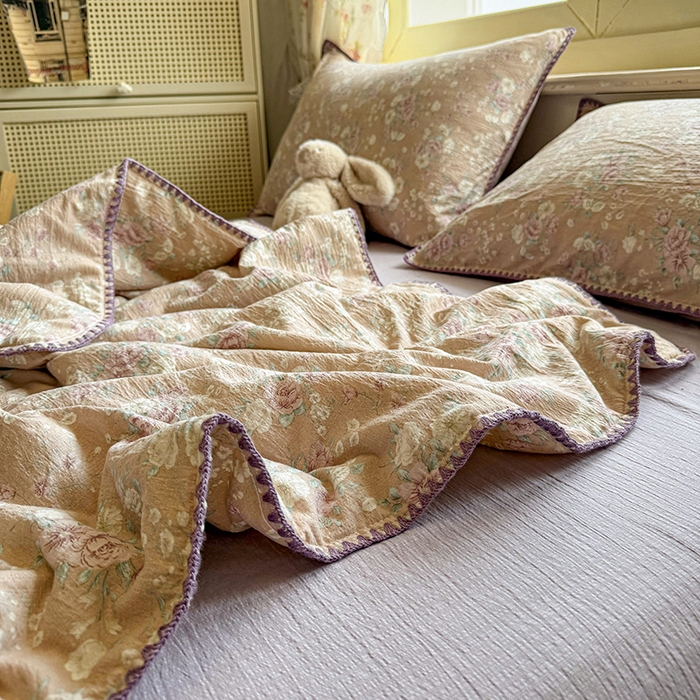 91家纺网 家纺一手货源 找家纺 星巴k家纺 2025新款春夏云感双层纱A类母婴级三角针夏被贝壳边夏凉被贝壳绣【可提供买家秀】 贝壳绣-蜡笔画