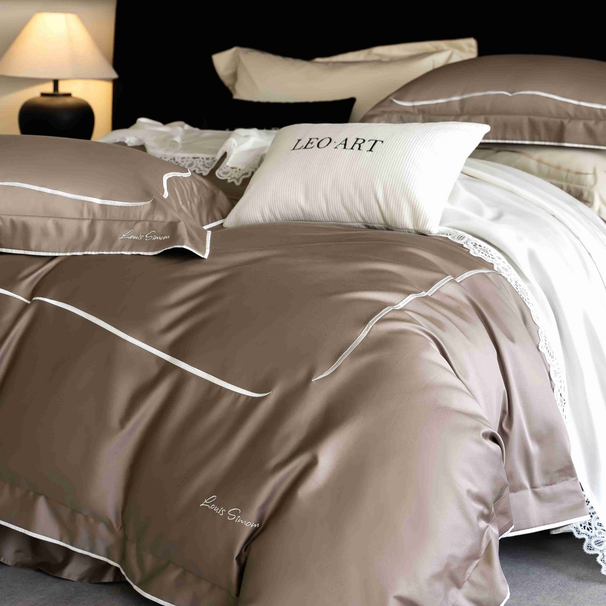 91家纺网 家纺一手货源 找家纺 涞澳家纺 2025新款80S全棉贡缎小蛮腰四件套-浅依 浅依-摩卡色