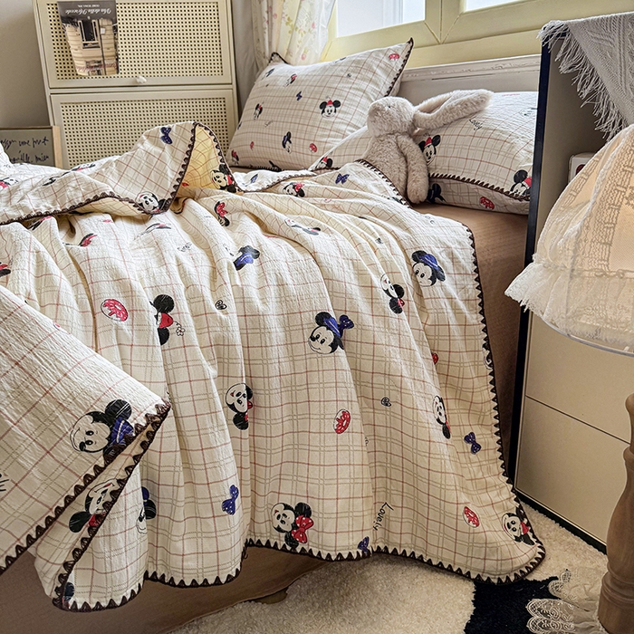 91家纺网 家纺一手货源 找家纺 星巴k家纺 2025新款春夏云感双层纱A类母婴级三角针夏被贝壳边夏凉被贝壳绣【可提供买家秀】 贝壳绣-格子米奇