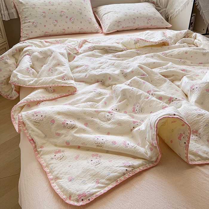 91家纺网 家纺一手货源 找家纺 星巴k家纺 2025新款春夏云感双层纱A类母婴级三角针夏被贝壳边夏凉被贝壳绣【可提供买家秀】贝壳绣-粉色kt猫