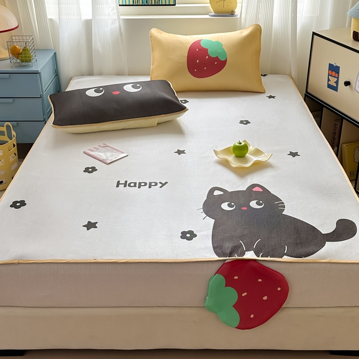 91家纺网 家纺一手货源 找家纺 一霖家纺 2025新款大版300D冰藤席席子凉席三件套 草莓小猫