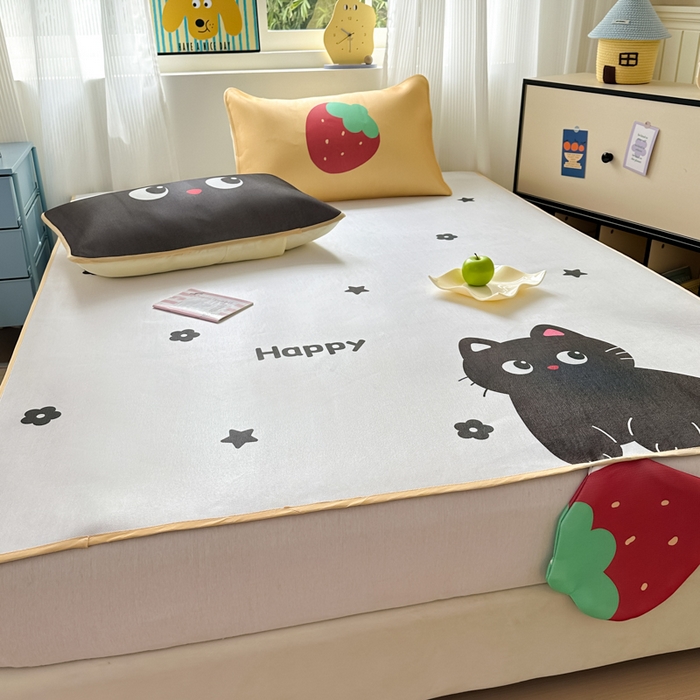 91家纺网 家纺一手货源 找家纺 一霖家纺 2025新款大版300D冰藤席席子凉席三件套 草莓小猫