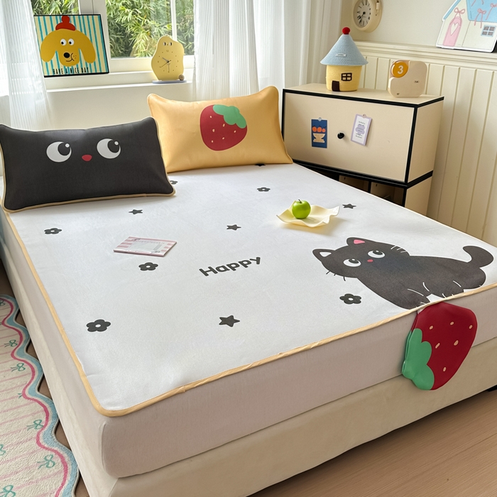 91家纺网 家纺一手货源 找家纺 一霖家纺 2025新款大版300D冰藤席席子凉席三件套 草莓小猫