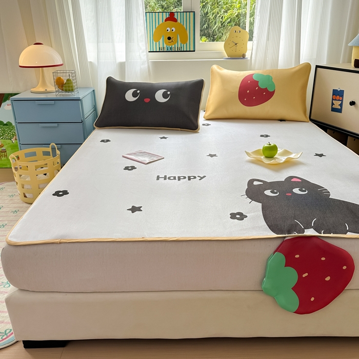 91家纺网 家纺一手货源 找家纺 一霖家纺 2025新款大版300D冰藤席席子凉席三件套 草莓小猫