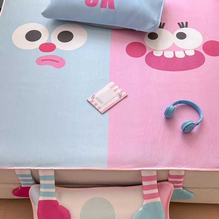 91家纺网 家纺一手货源 找家纺 一霖家纺 2025新款大版300D冰藤席席子凉席三件套 搞怪笑脸