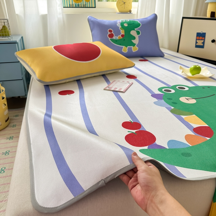 91家纺网 家纺一手货源 找家纺 一霖家纺 2025新款大版300D冰藤席席子凉席三件套 快乐小龙